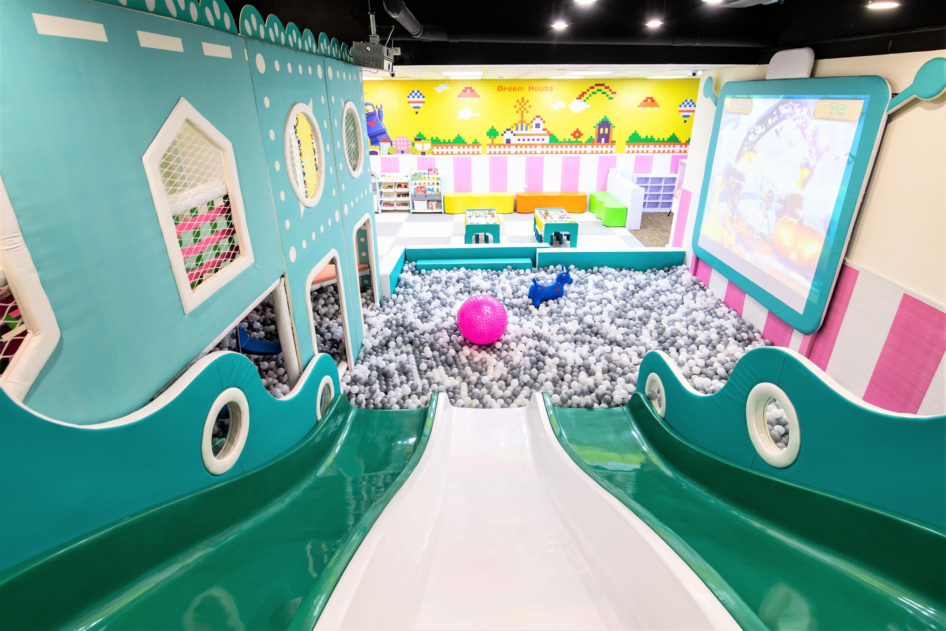 Khu vui chơi trẻ em - trong nhà