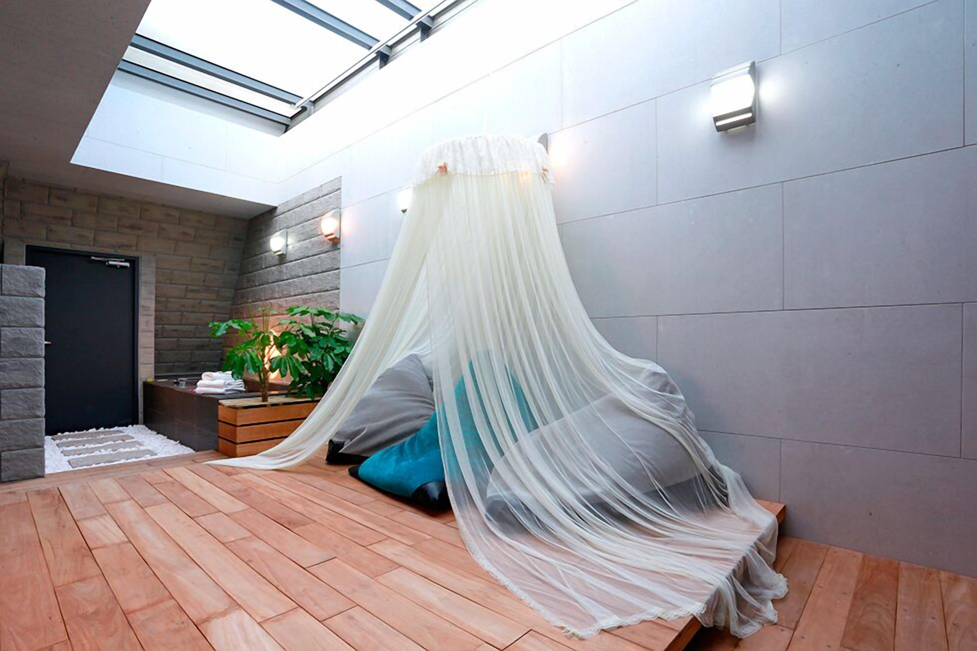 1 bedroom, premium bedding, minibar, in-room safe