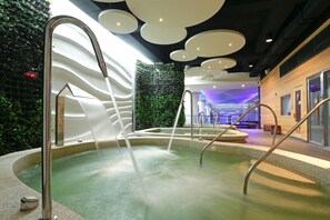 Indoor spa tub