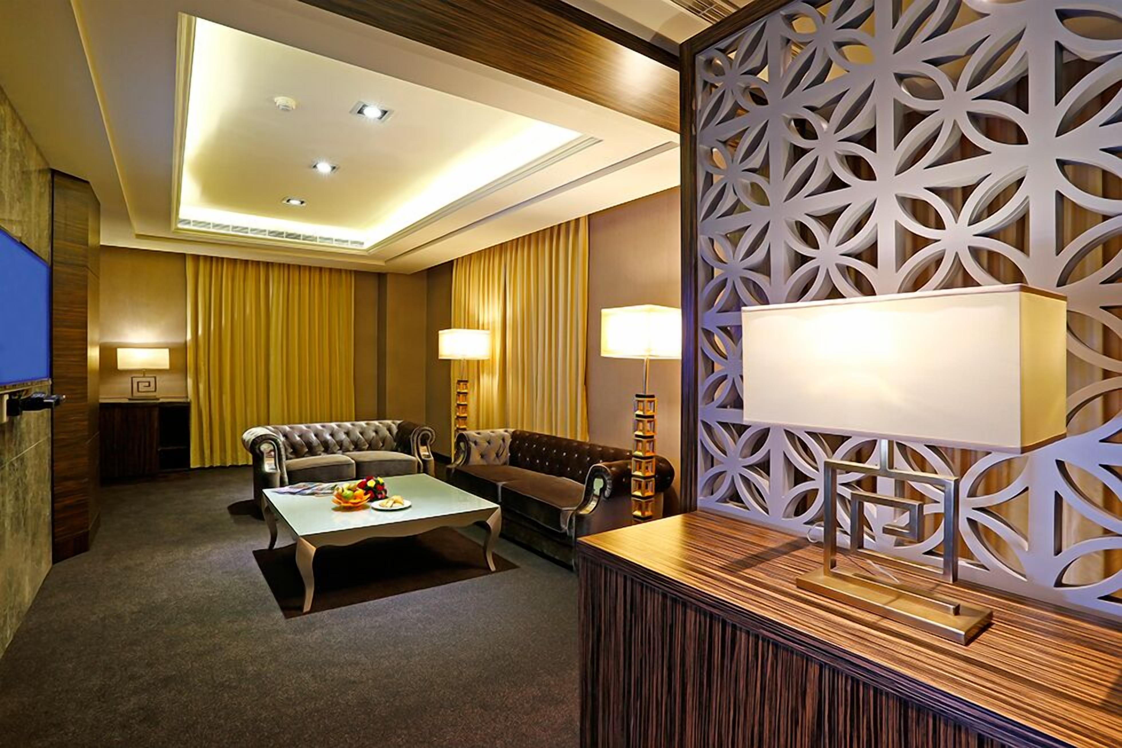 1 bedroom, premium bedding, minibar, in-room safe