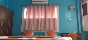 Bureau, lits pliants/supplémentaires, Wi-Fi gratuit, draps fournis