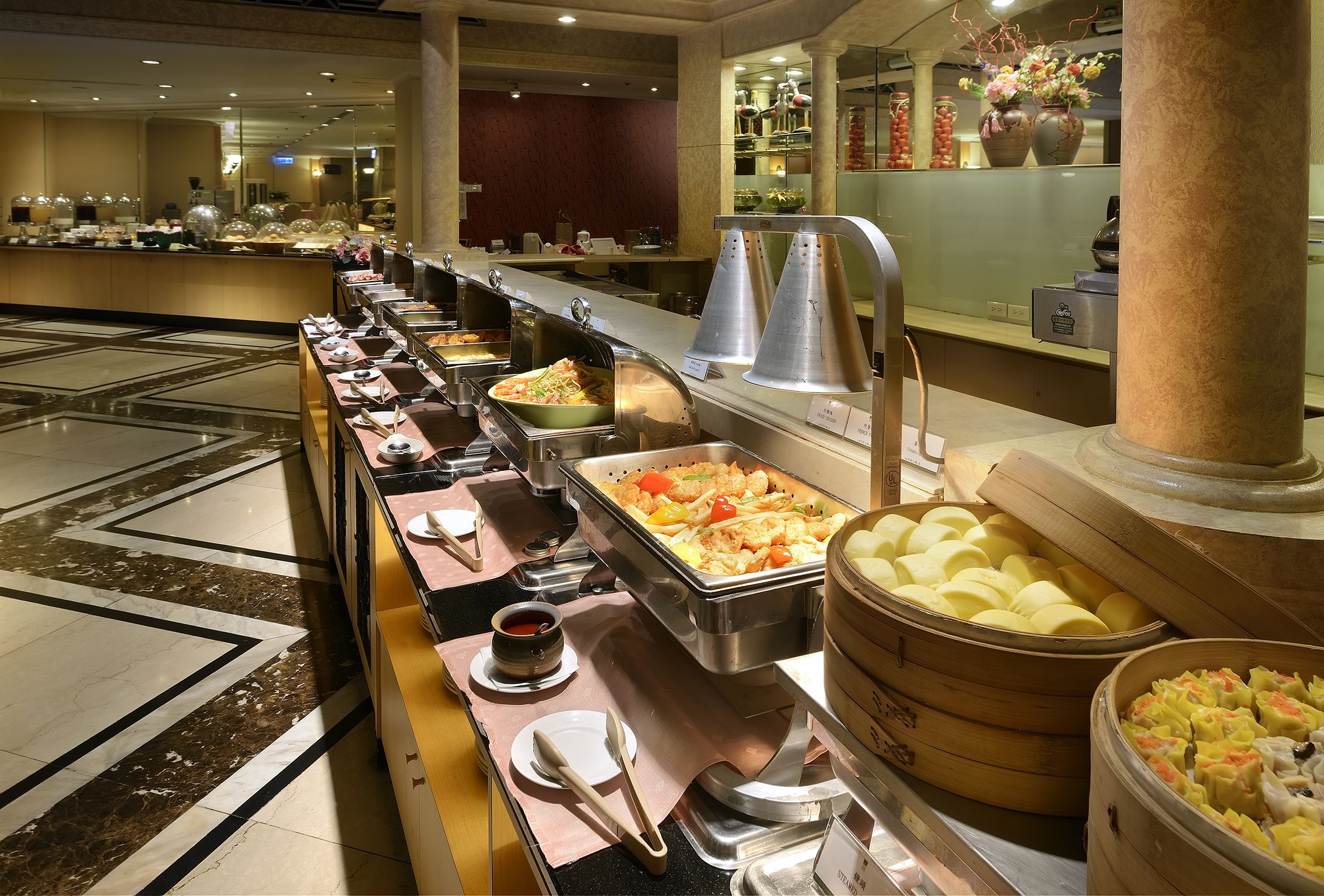 daily buffet breakfast (twd 418 per person)