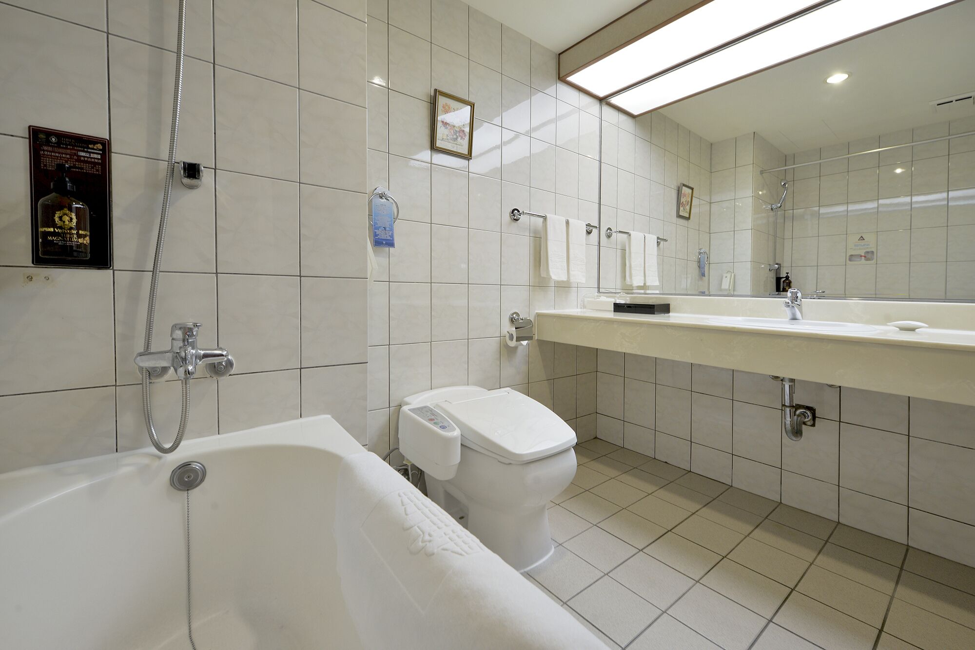 deep-soaking bathtub