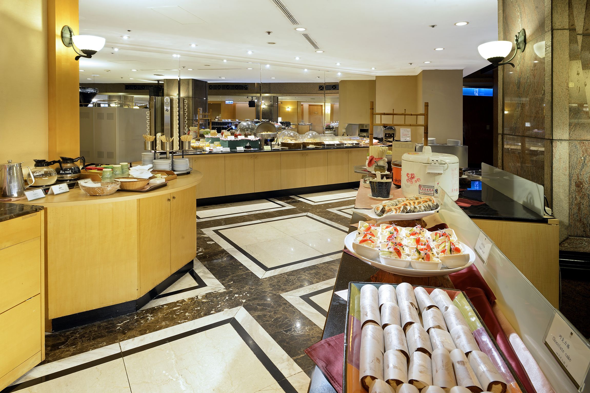 daily buffet breakfast (twd 418 per person)