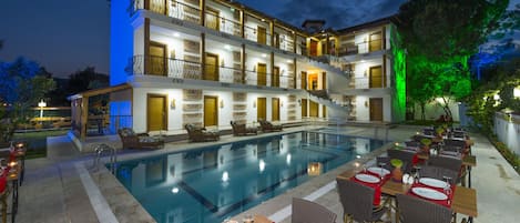 Seasonal outdoor pool