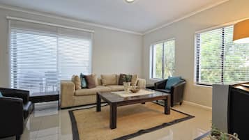 Apartment (Golf Lodge - 2 sleeper) | Living room