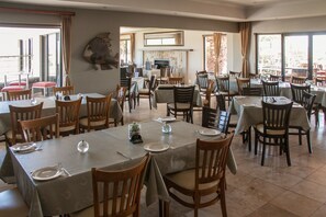 Lunch and dinner served - Langebaan Country Estate (Langebaan)