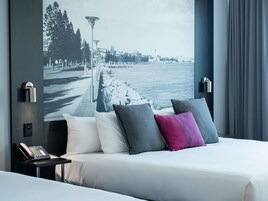 Egyptian cotton sheets, premium bedding, pillowtop beds, minibar
