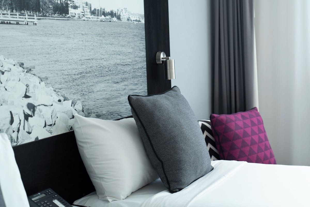 standard room, 2 single beds | egyptian cotton sheets, premium bedding, pillow-top beds, minibar