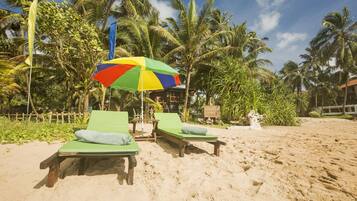 Private beach, sun-loungers, beach umbrellas, beach towels