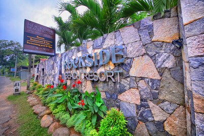 Rockside Beach Resort