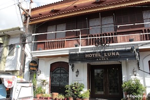 A traditional building with a sign reading "Hotel Luna Annex."