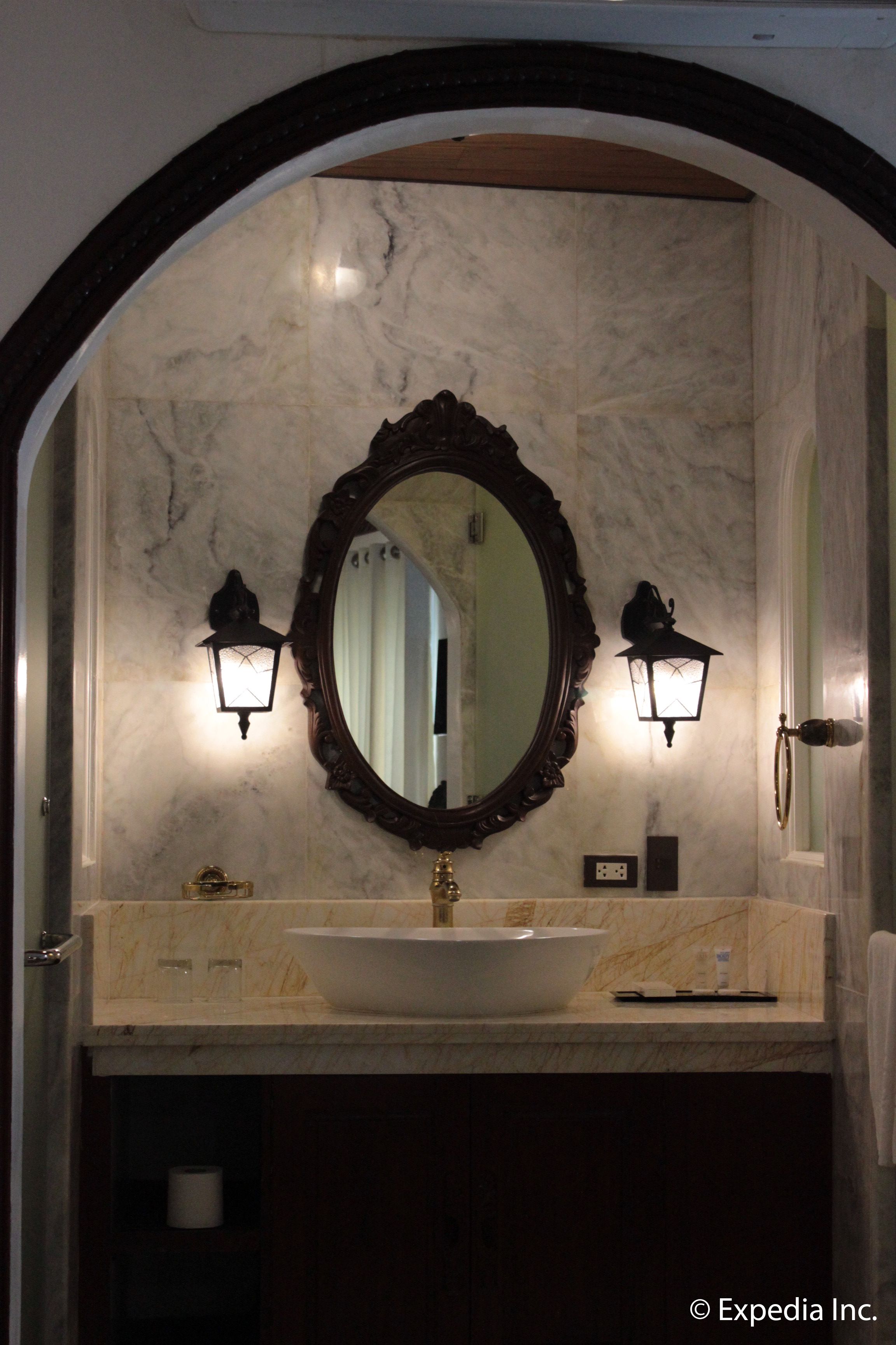 superior double room, 2 queen beds, annex building | bathroom sink