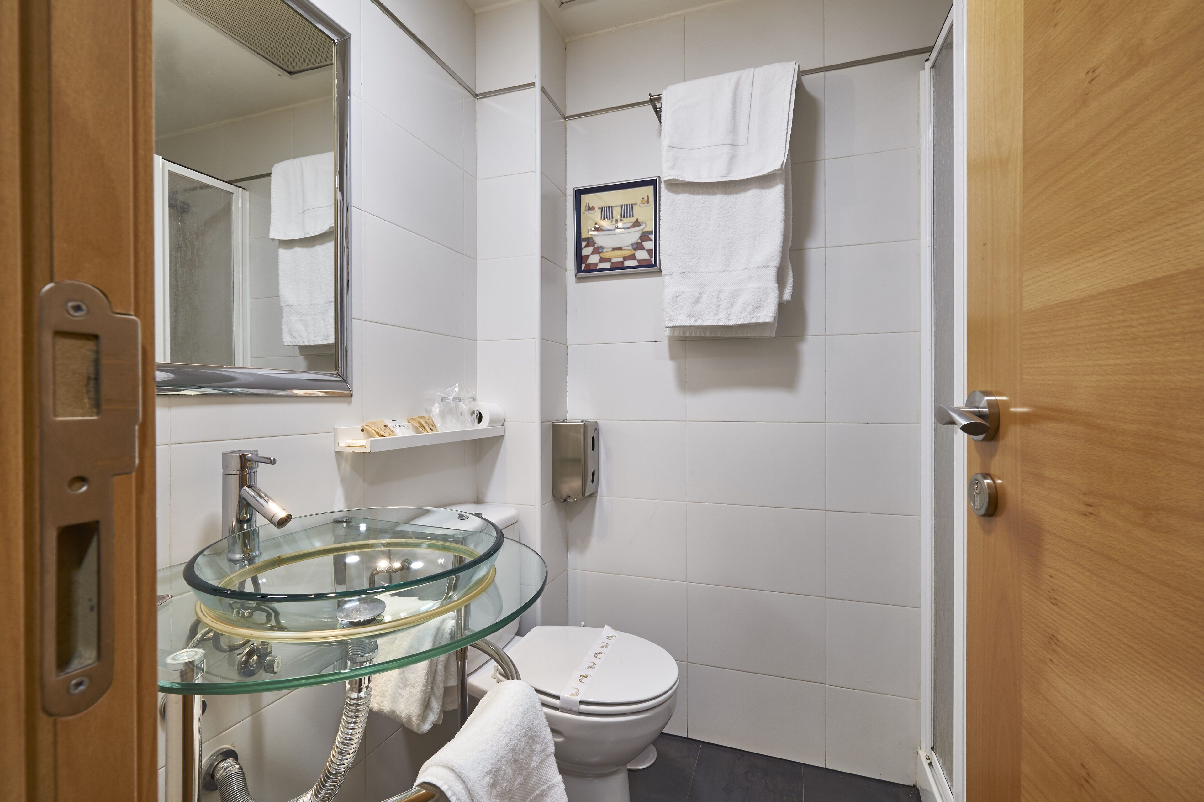 double room, 2 single beds | bathroom | shower, free toiletries, towels