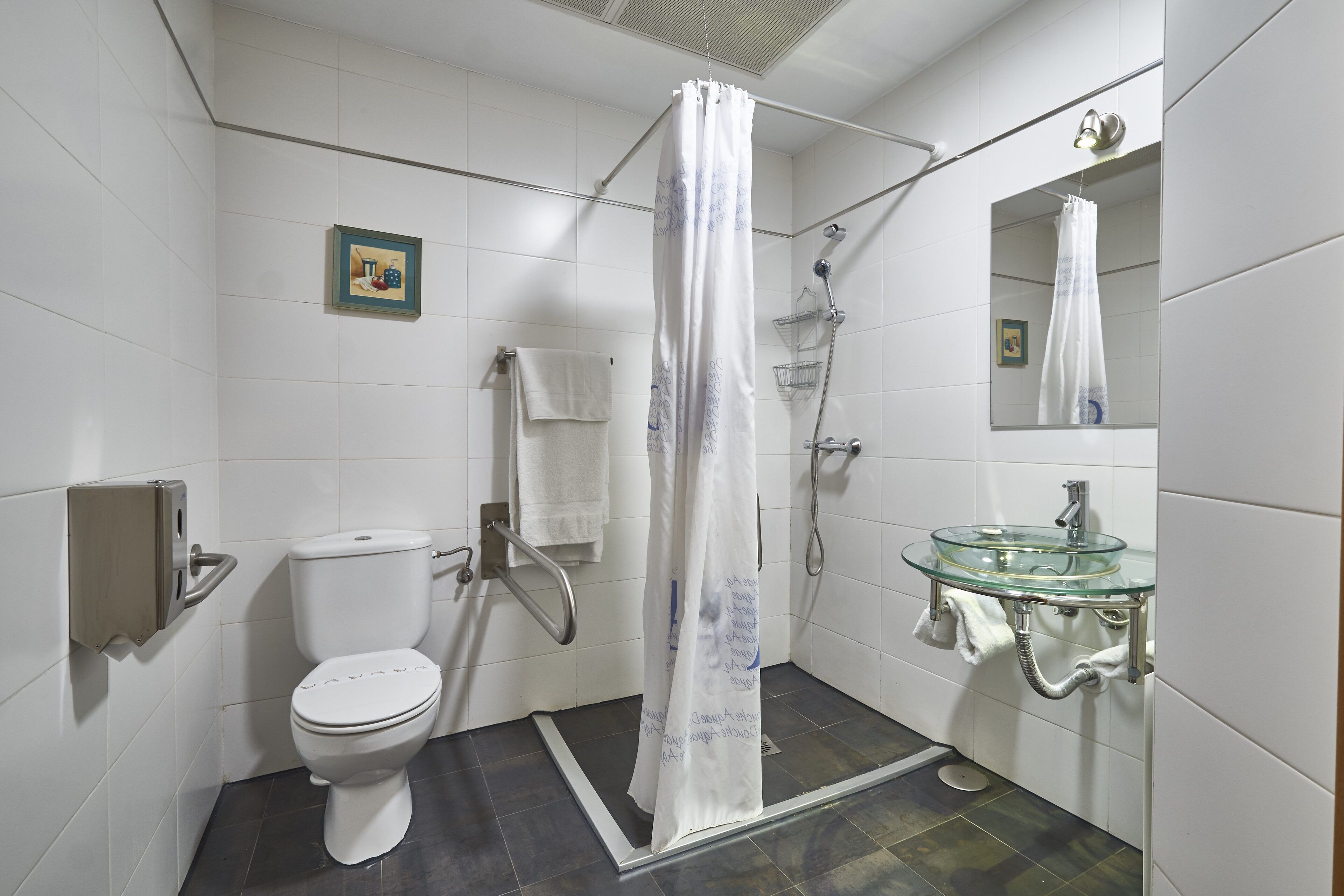 shower, free toiletries, towels