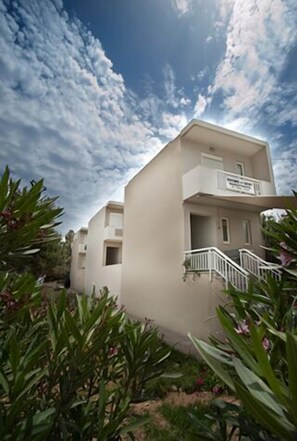 Beach nearby, beach towels, beach volleyball - Marathakis Apartments (Chania)