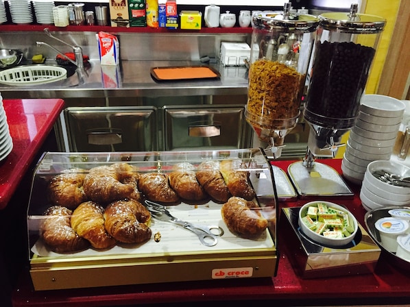 Petit déjeuner servi en supplément