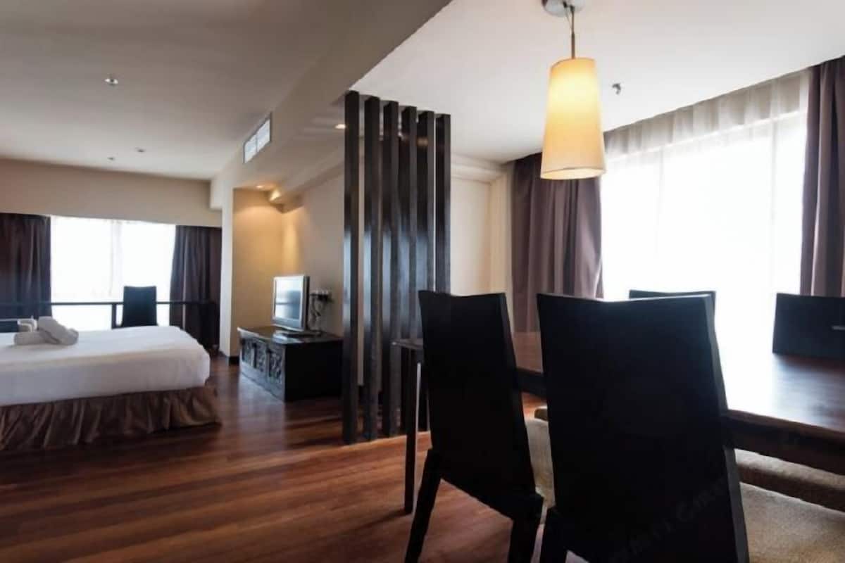 In-room safe, individually decorated, individually furnished, desk