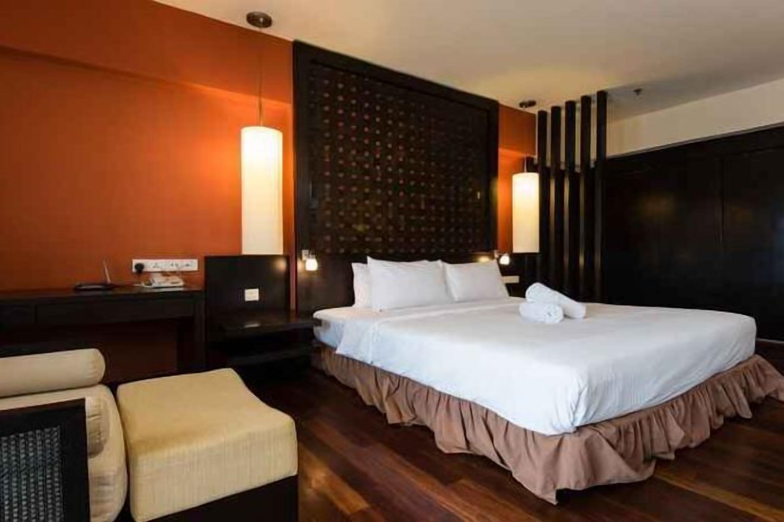 In-room safe, individually decorated, individually furnished, desk