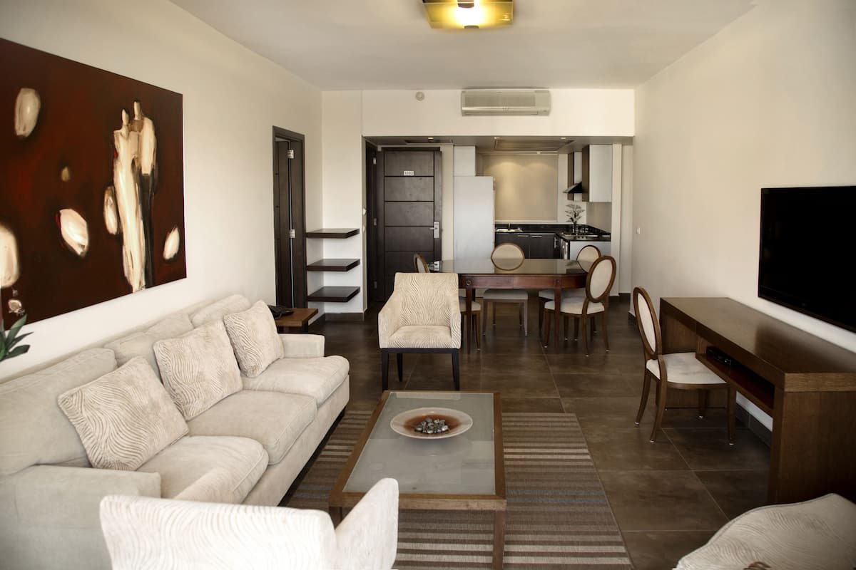 City Penthouse, 3 Bedrooms | 1 bedroom, Egyptian cotton sheets, premium bedding, memory-foam beds