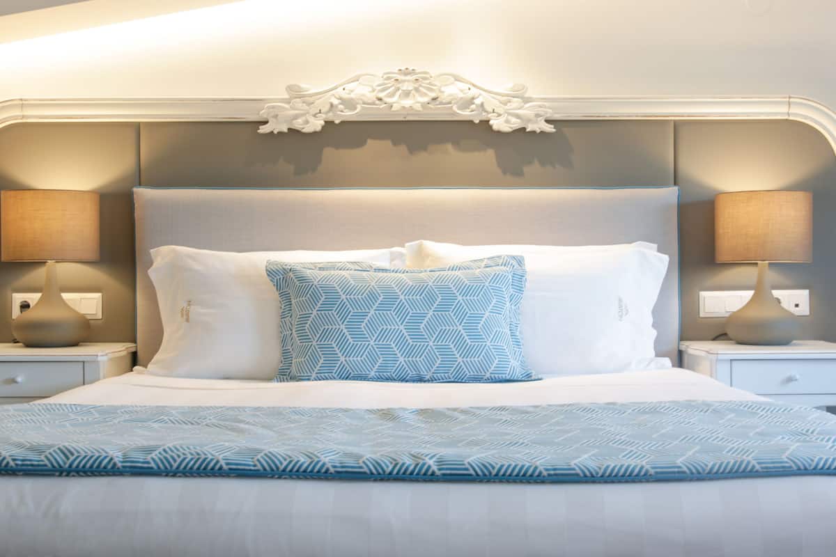 2 bedrooms, premium bedding, pillow-top beds, minibar