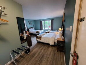 Family Room, Multiple Beds