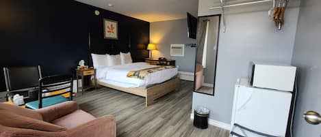 Standard Room, 1 Queen Bed | Desk, iron/ironing board, free WiFi, bed sheets