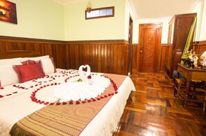 20 phòng ngủ, minibar, két bảo mật tại phòng, bàn