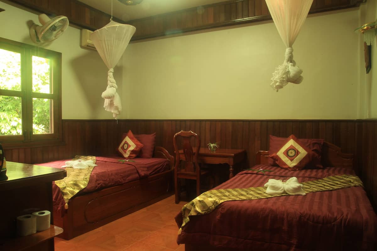 Premium bedding, minibar, desk, soundproofing
