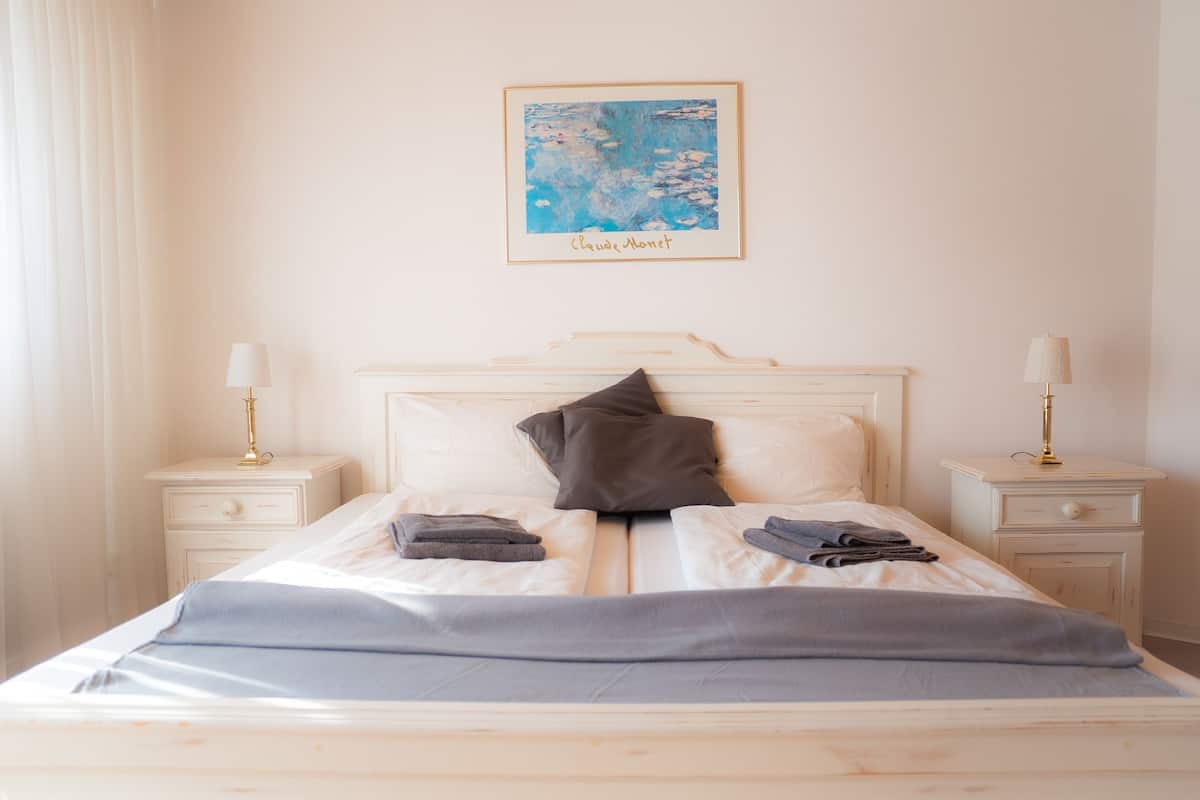 Habitación Confort doble, balcón | Camas supletorias y wifi gratis