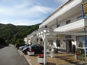 Façana frontal de l'allotjament