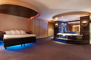 Luxury Suite, 1 King Bed, Hot Tub | Room amenity - Hotel Iselmar (Lemmer)