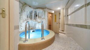 A hot tub with a tiled interior, a wooden door, and a tiled floor. - Kiev Accommodation Hotel Service (Kyiv)