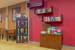 Lobby sitting area - Thumbelina Apartments (Aluthgama)