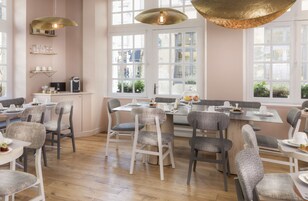 Desayuno buffet diario (EUR 12.00 por persona)