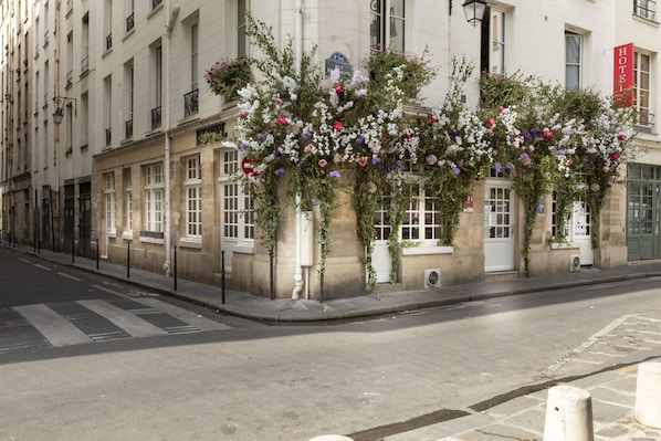 Hotel Jeanne D Arc Le Marais Hôtel Jeanne d'Arc Le Marais in Paris: Find Hotel Reviews, Rooms, and