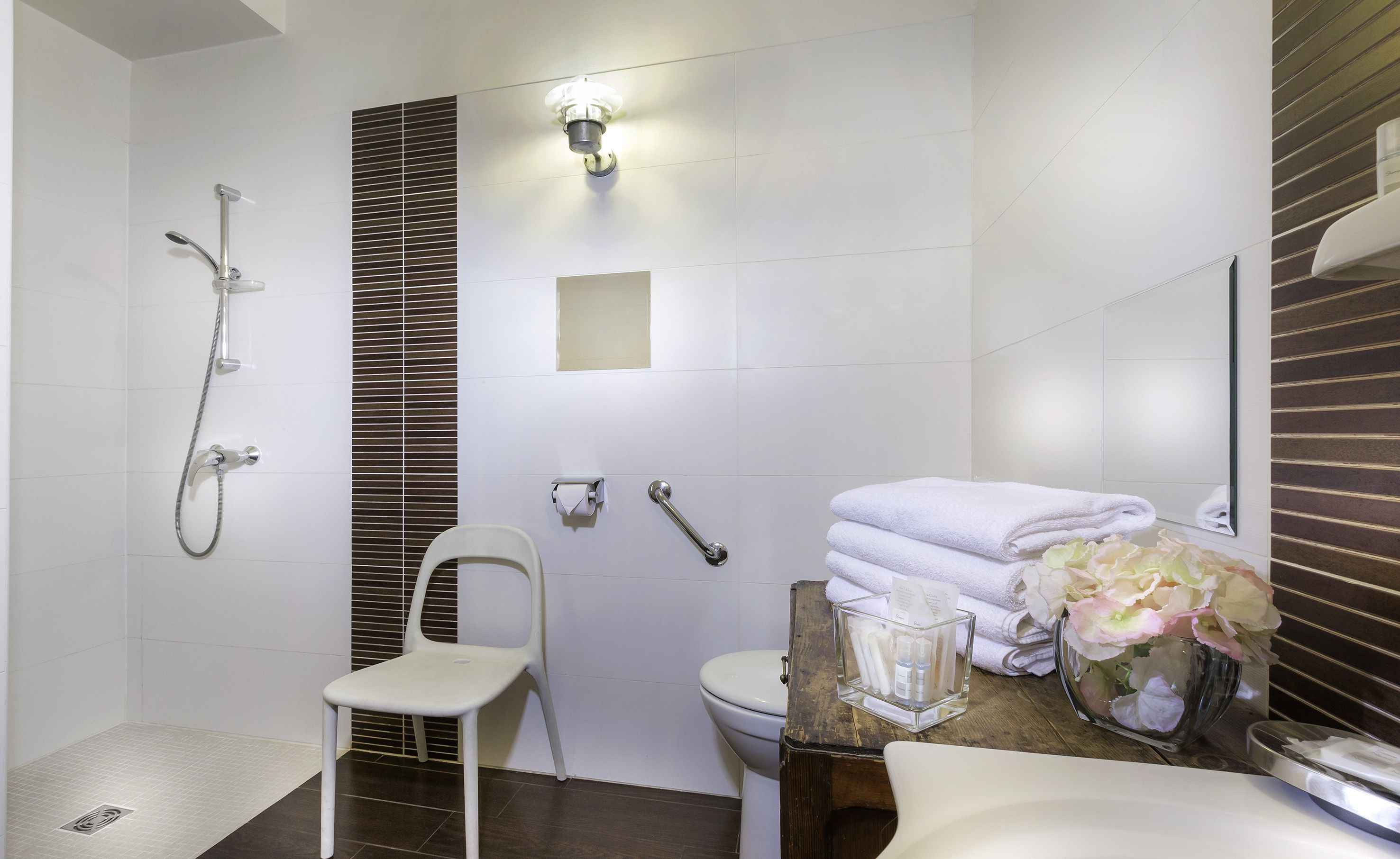 family room | minibar, in-room safe, individually decorated, desk