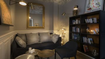 Bar lounge