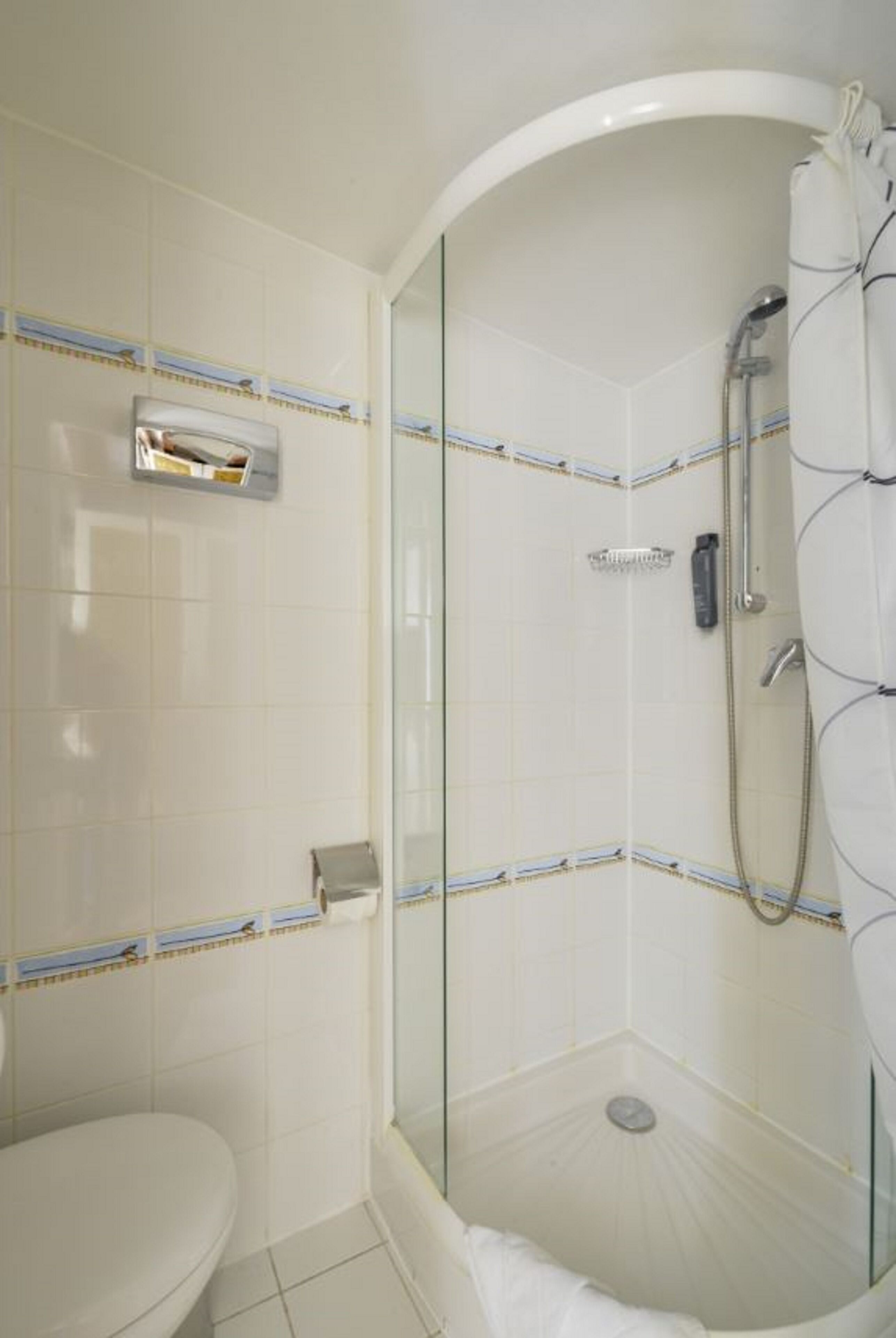 double room | bathroom | free toiletries, hair dryer, towels