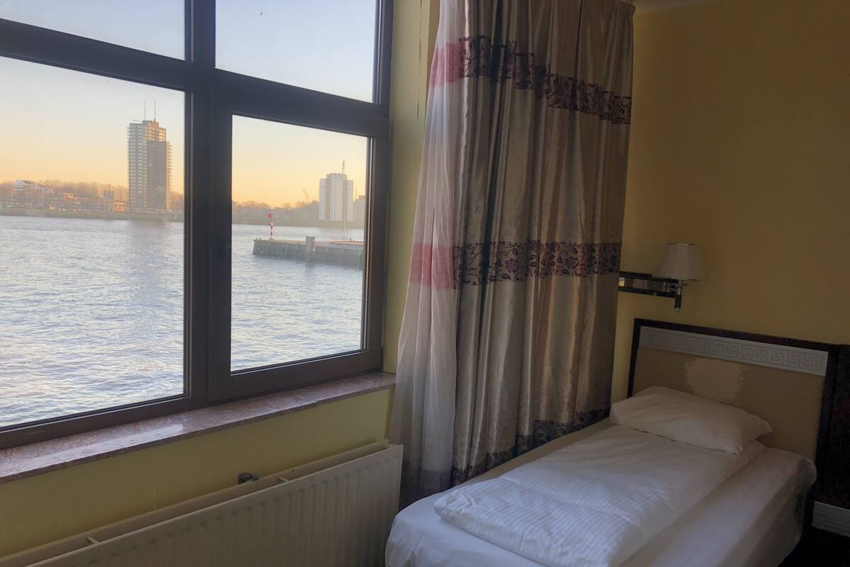 Single Room | Desk, iron/ironing board, free WiFi, bed sheets
