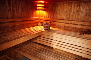 In-room safe, desk, cots/infant beds, rollaway beds