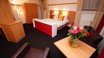 Suite, 1 cama King size, hidromasaje | Caja de seguridad en la habitación, escritorio, cunas y camas extra