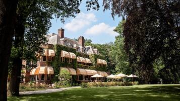 Mặt tiền nơi lưu trú