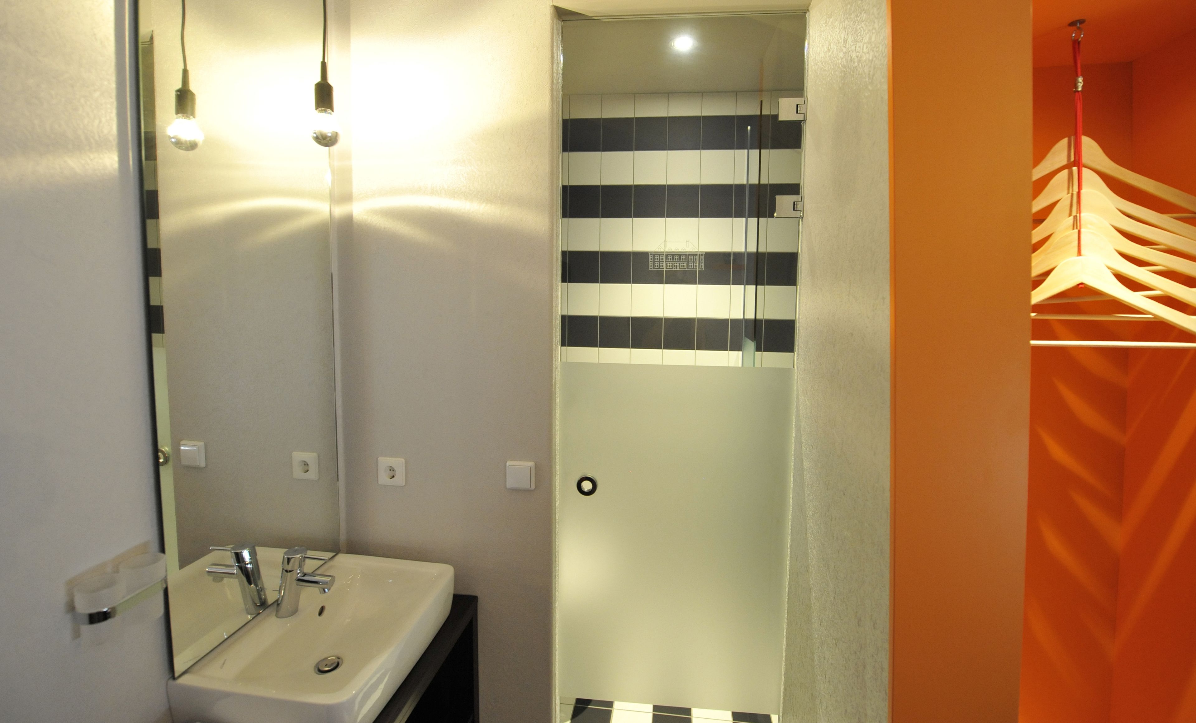 Standard Double or Twin Room | Bathroom | Free toiletries, hair dryer, towels