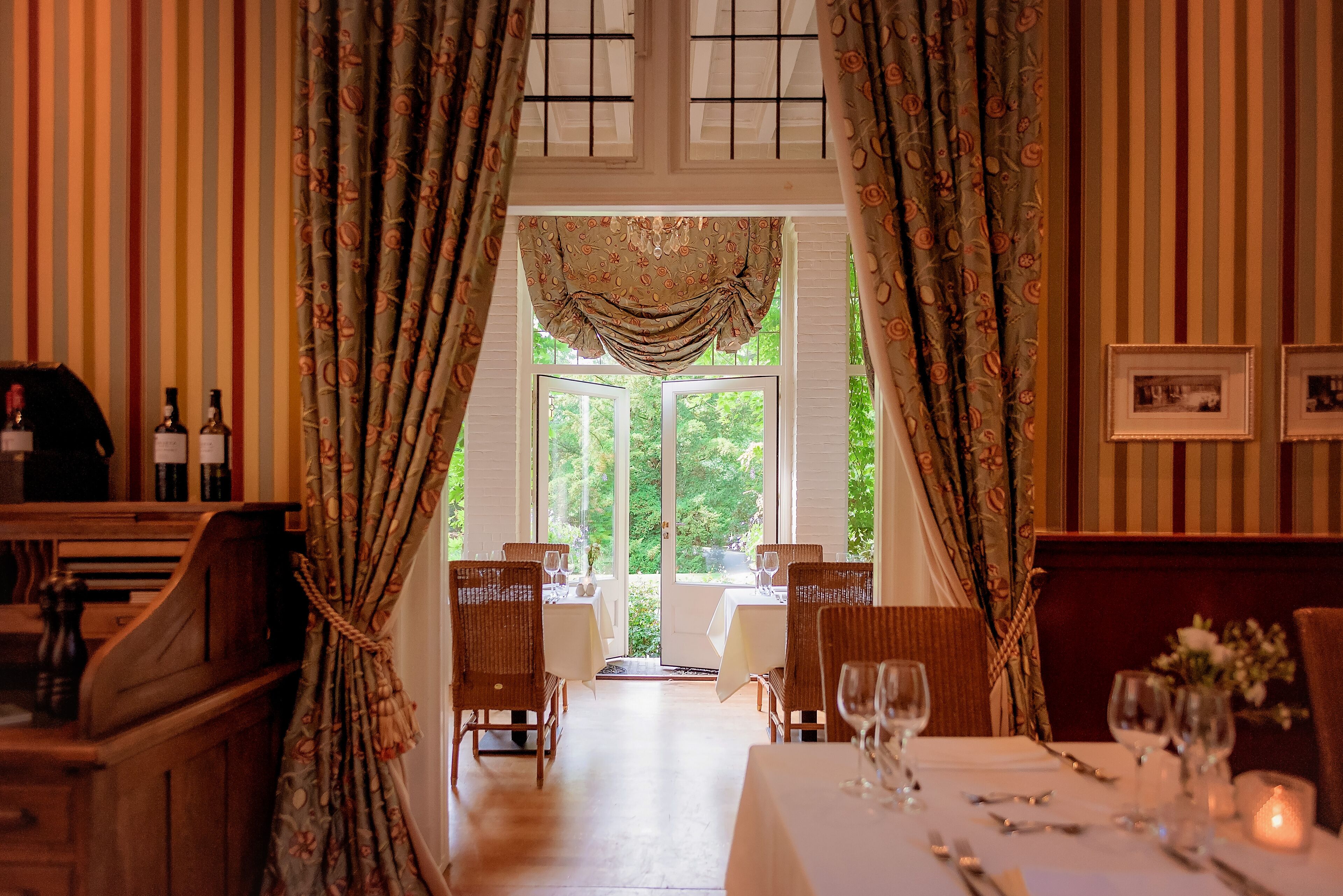 Serveert ontbijt en diner, Franse gerechten