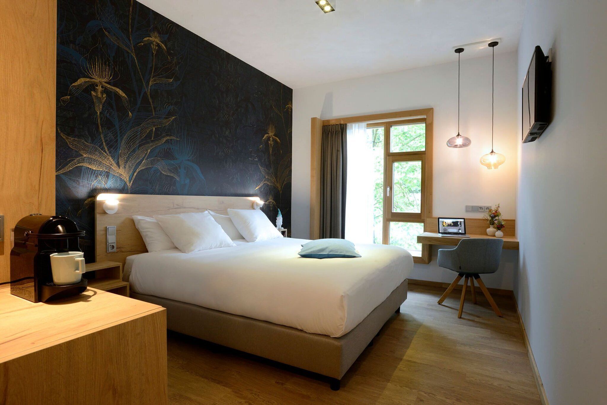 Deluxe kamer, 1 twee- of 2 eenpersoonsbedden | Hypoallergeen beddengoed, een bureau, een laptopwerkplek