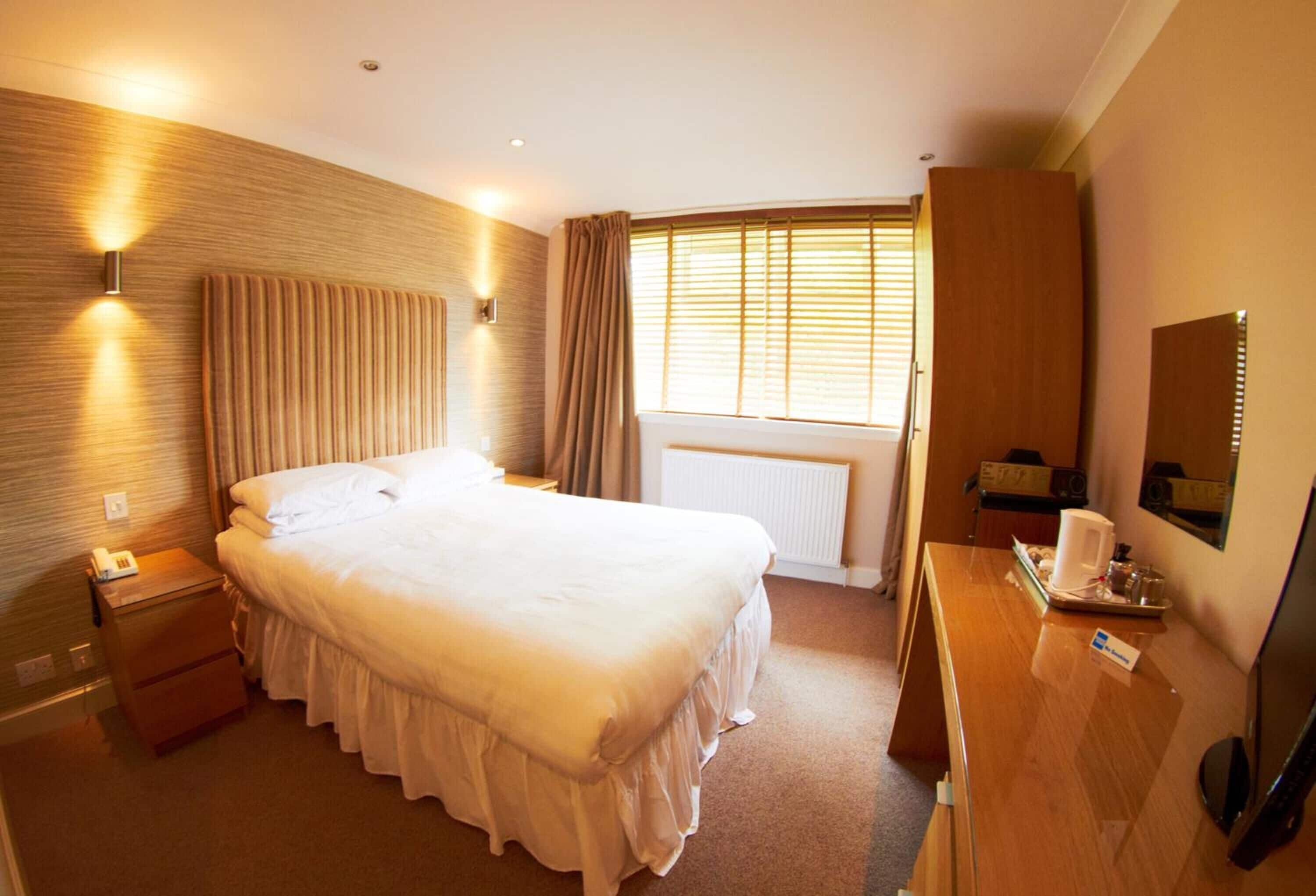 desk, laptop workspace, free wifi, bed sheets