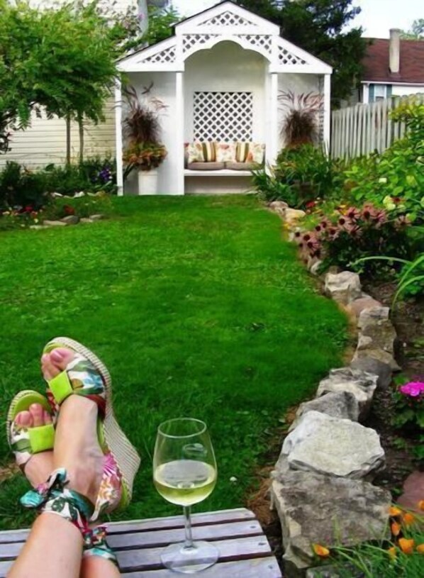 Garden - Simcoe Suites on the Henley B&B (St. Catharines)