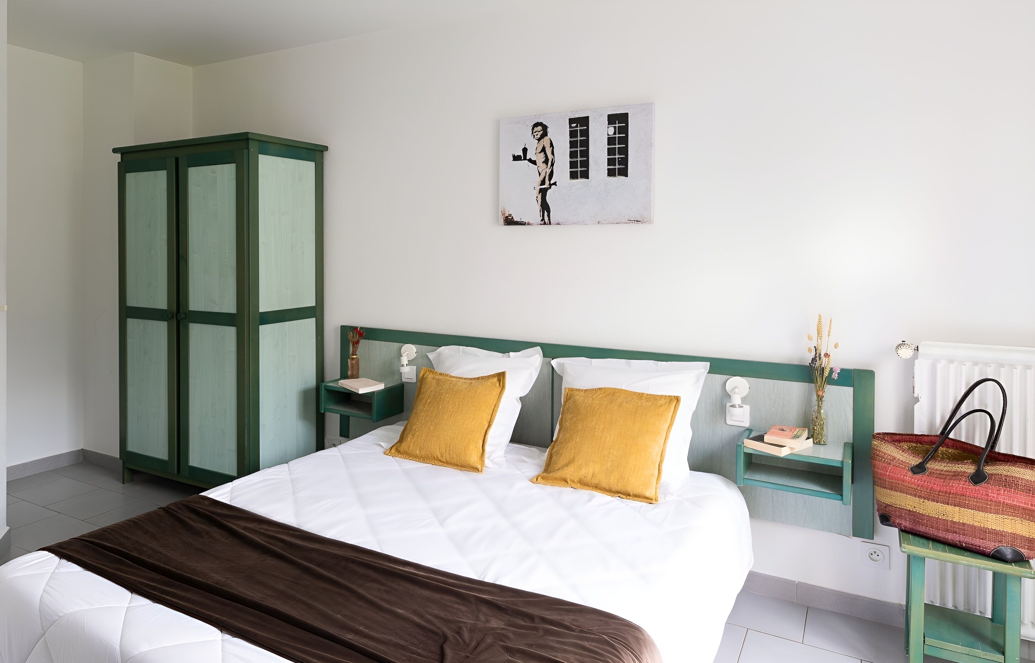 Desk, blackout drapes, free WiFi, bed sheets