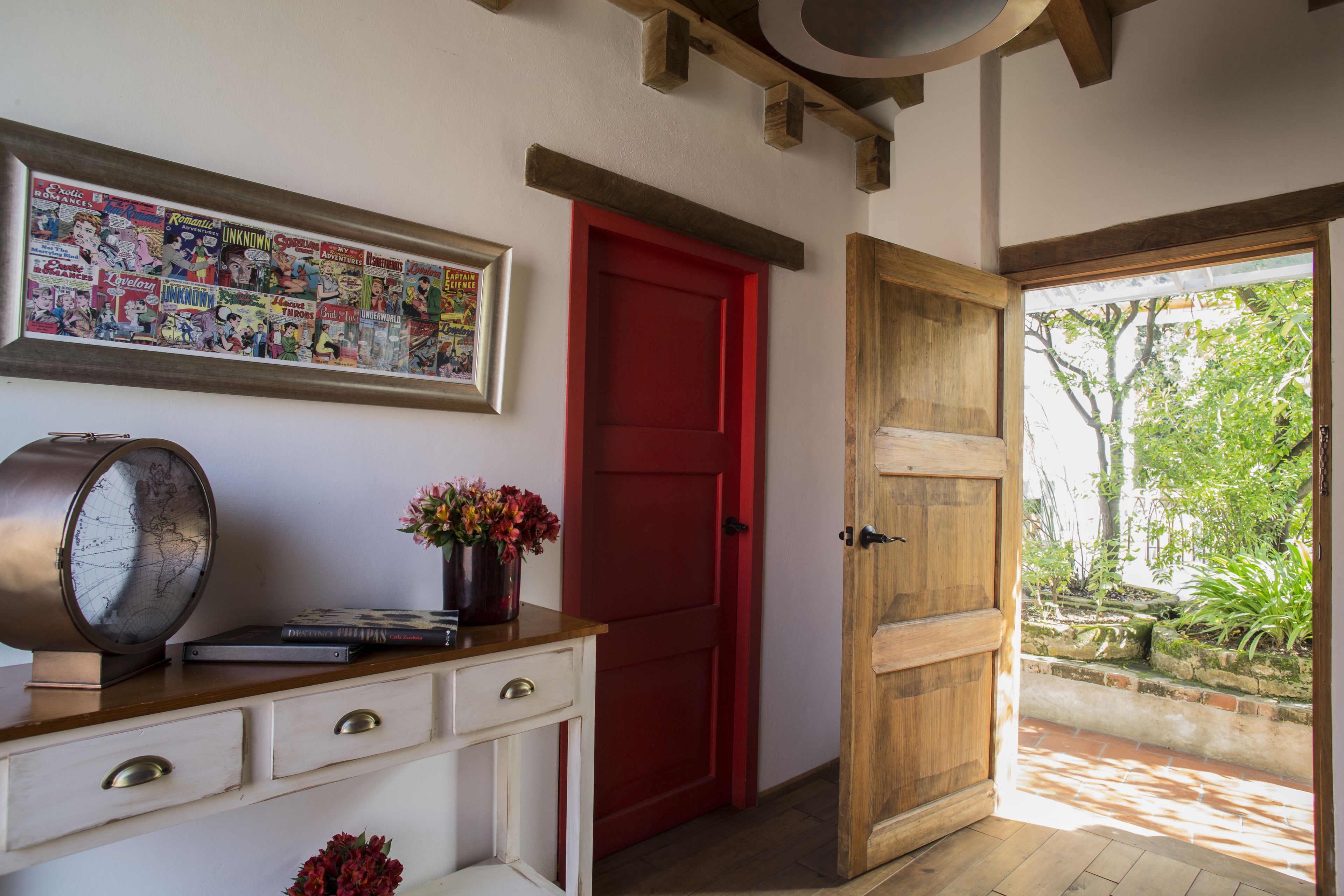 suite (uno) | in-room safe, individually decorated, individually furnished, desk